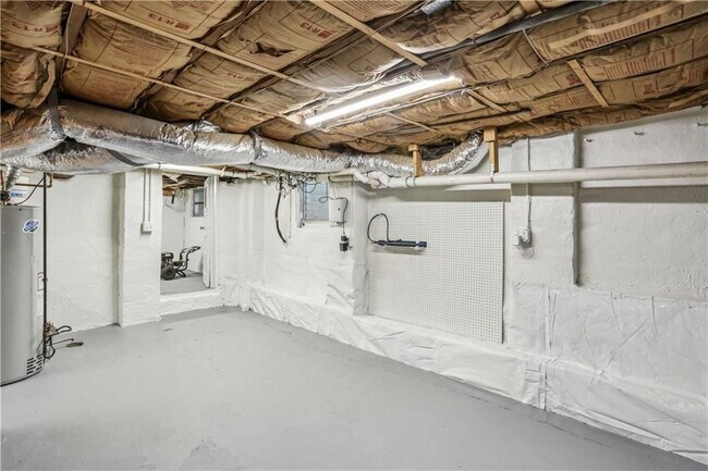 Building Photo - 6 Arc Way NE