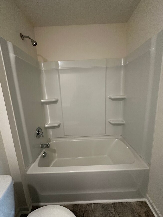 Building Photo - E. Morristown - 3 bed/2.5 bath home with garage