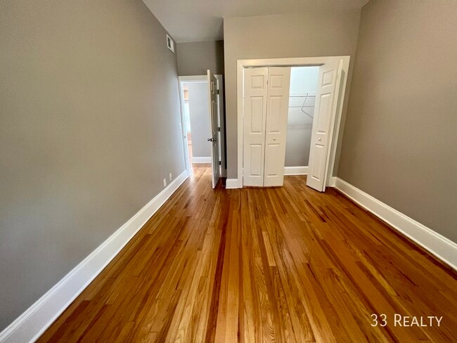 Building Photo - 2 Bed 2 Bath / Oak Park / Laundry in Unit ...