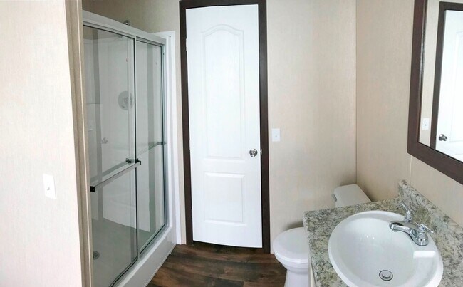 Building Photo - Newer 3 Bedroom, 2 Bath!