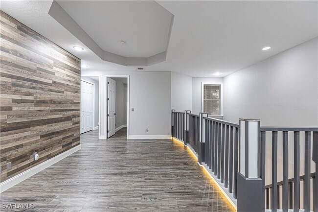 Building Photo - 1330 Mariposa Cir