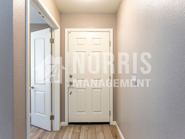 Building Photo - Beautiful Remodeled Home with 3 Rooms