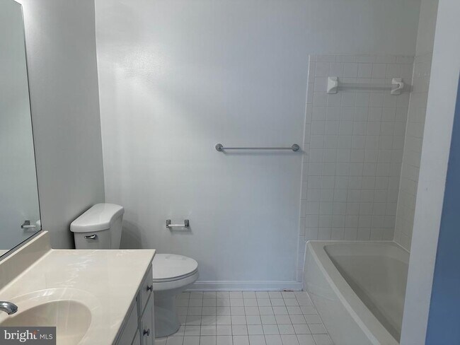 Building Photo - 15618 Everglade Ln