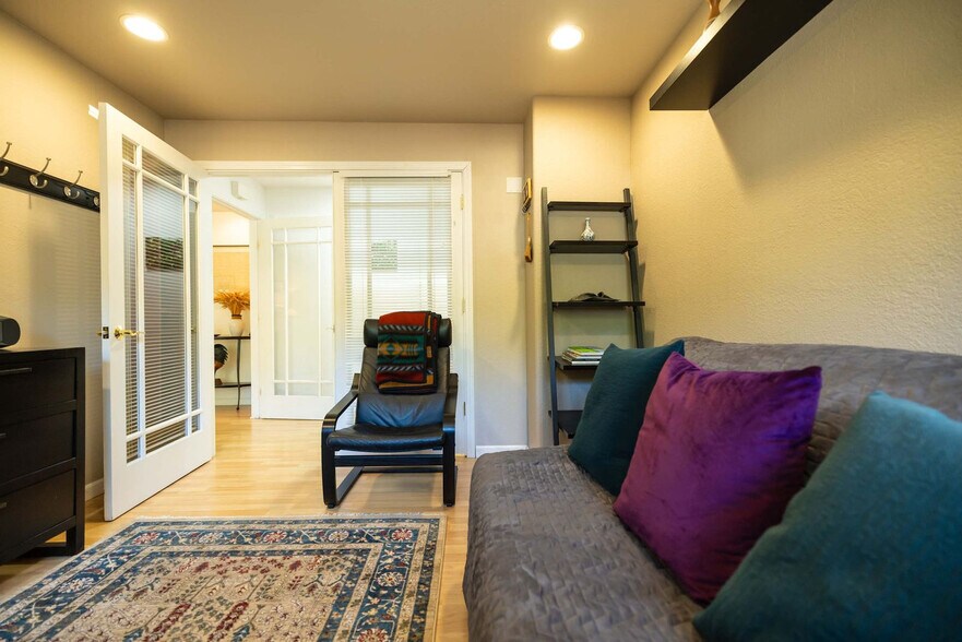 Primary Photo - 611 Rheem Blvd