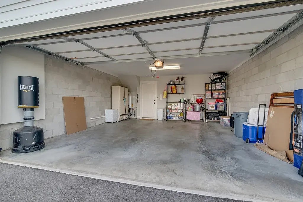 Garage - 619 Chesterfield Way