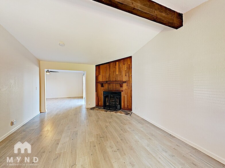 Primary Photo - 6955 Greenback Ln
