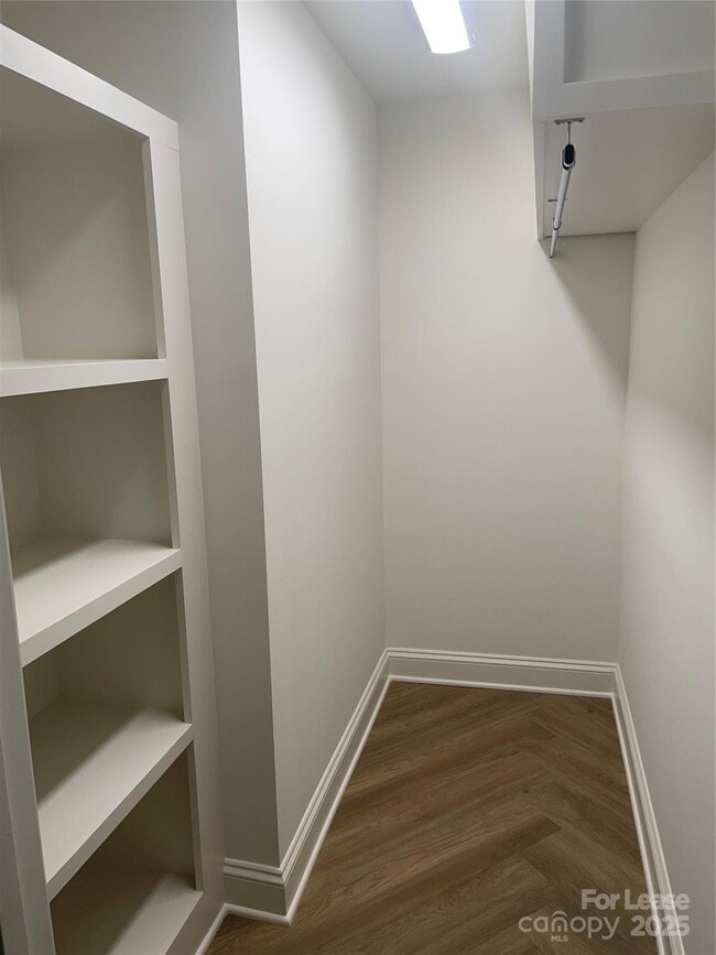 Building Photo - 5840 Charing Pl