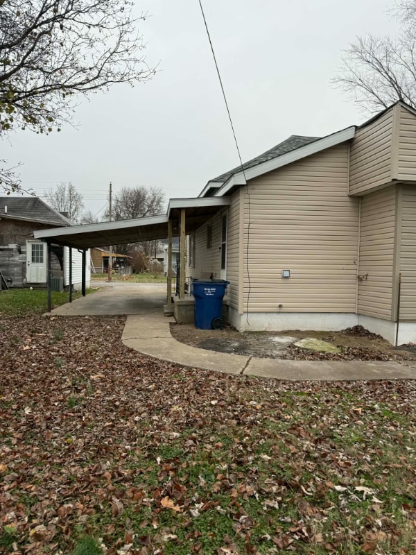 Building Photo - 313 E 4th St