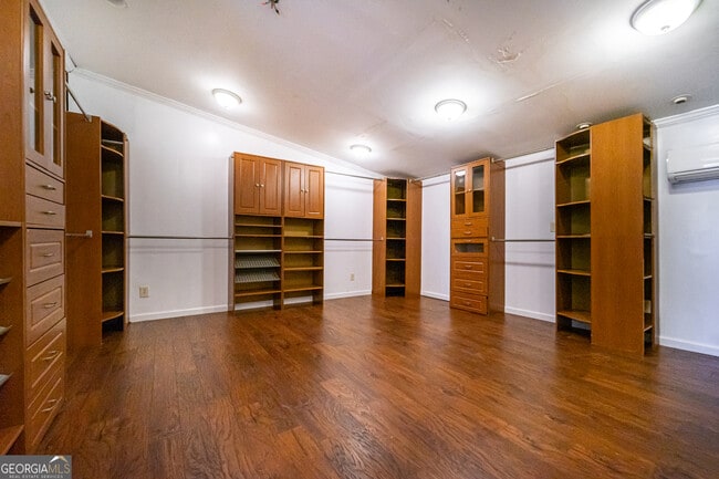 Building Photo - 3926 Clubland Dr