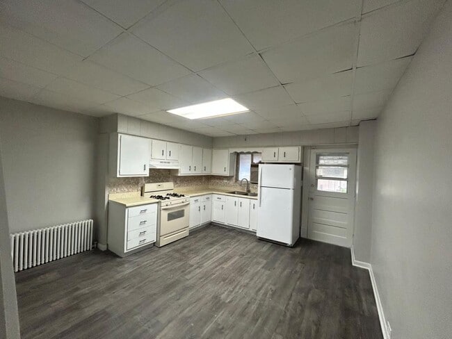 Building Photo - 117 53rd St