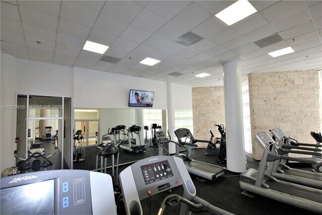 Building Photo - 5161 Collins Ave