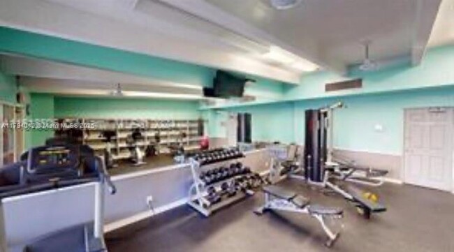 Building Photo - 3301 N Country Club Dr