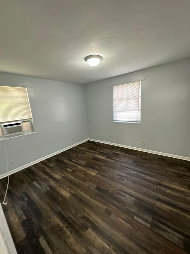 Building Photo - 2020 Palafox St