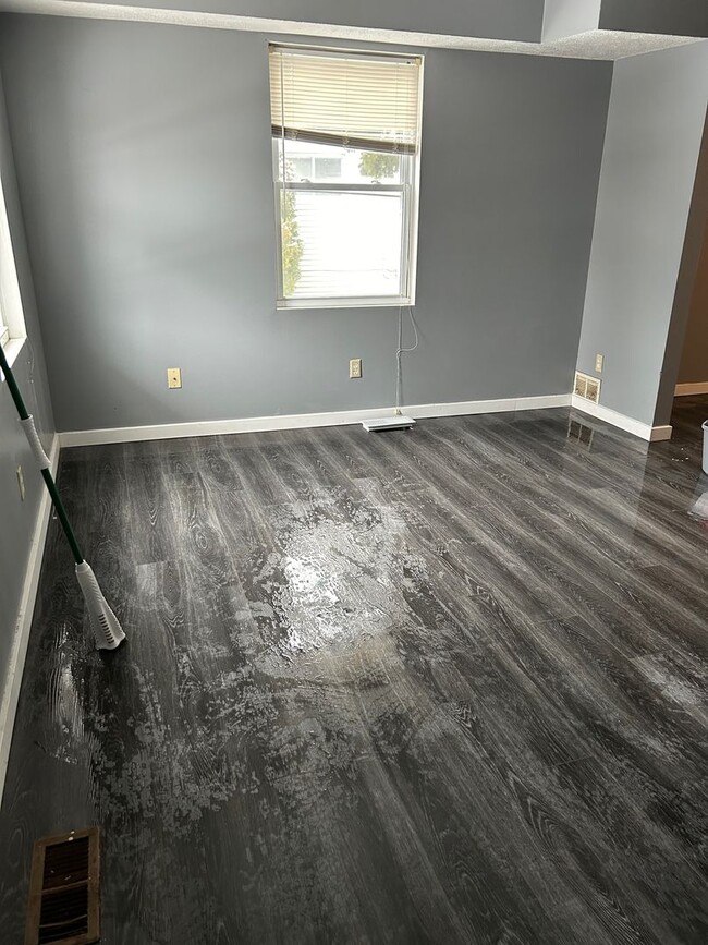 Building Photo - Newly remodeled 2 Bedroom Duplex