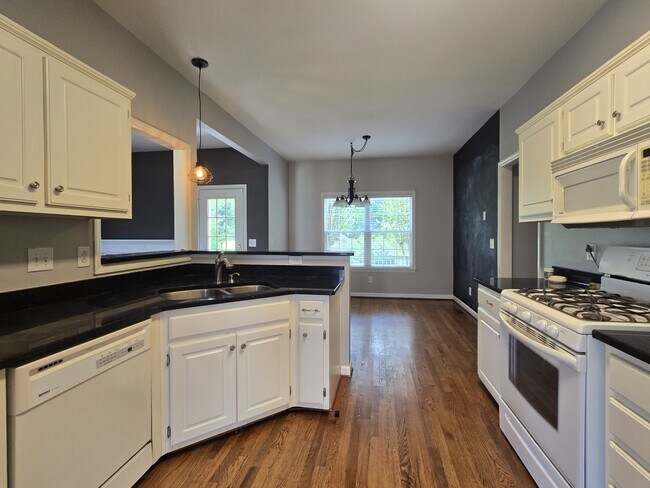 Building Photo - 2565 Milton Ln