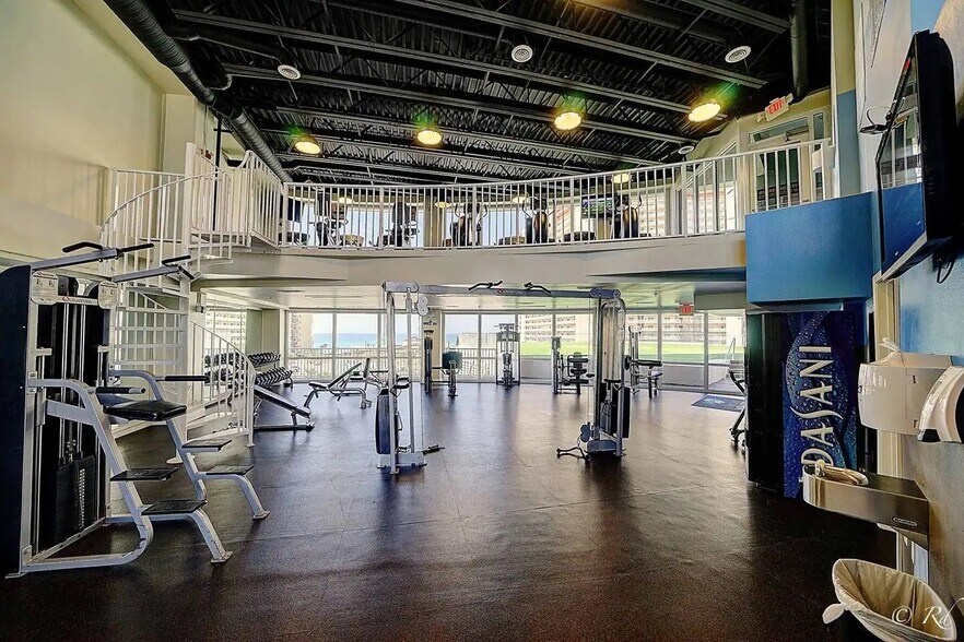 Spacious fitness center - 9860 S Thomas Dr