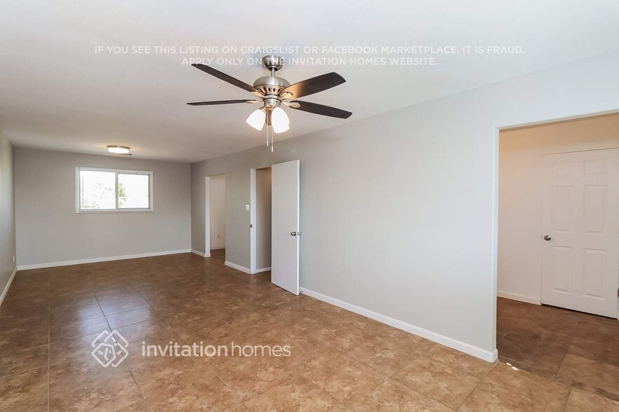 Building Photo - 213 E Carson Cir