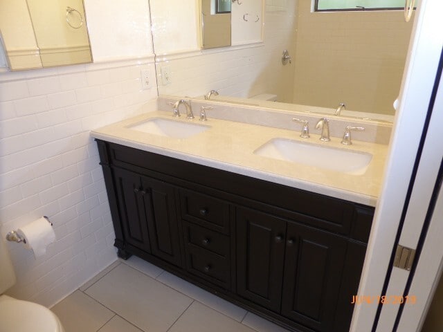 Building Photo - Remodeled 2 Bed 1.75 Bath Condo in Capitol...