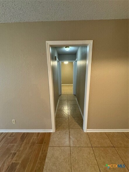 Building Photo - 1713 Mona Dr