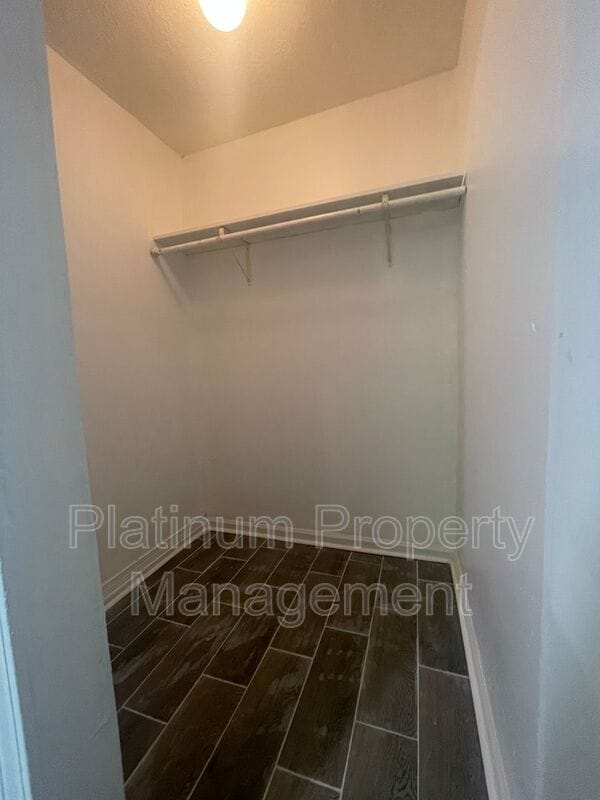 Building Photo - 543 Springwood Dr