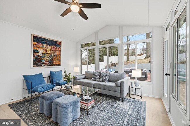 Building Photo - 2211 Franklin St NE