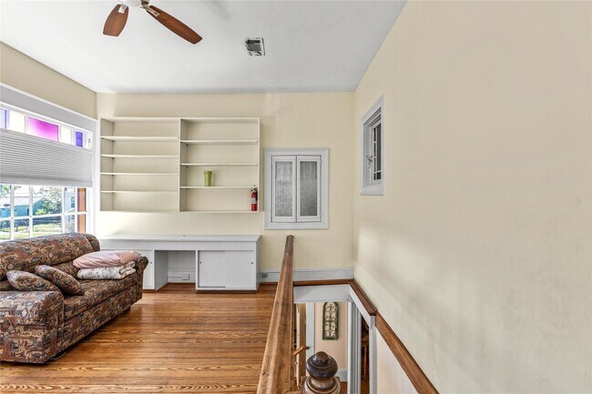 Building Photo - 2927 Bernardo De Galvez Ave