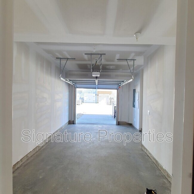 Building Photo - 9278 Magellan Pky