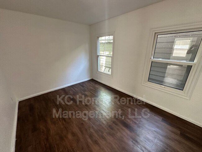 Building Photo - 2316 Spruce Ave