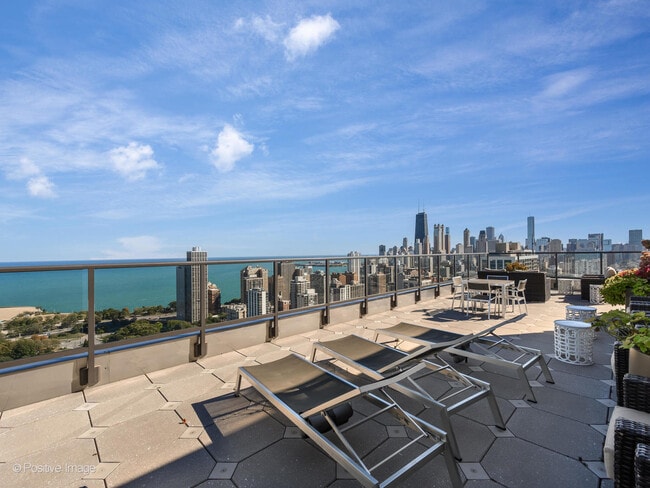Building Photo - 1660 N La Salle Dr