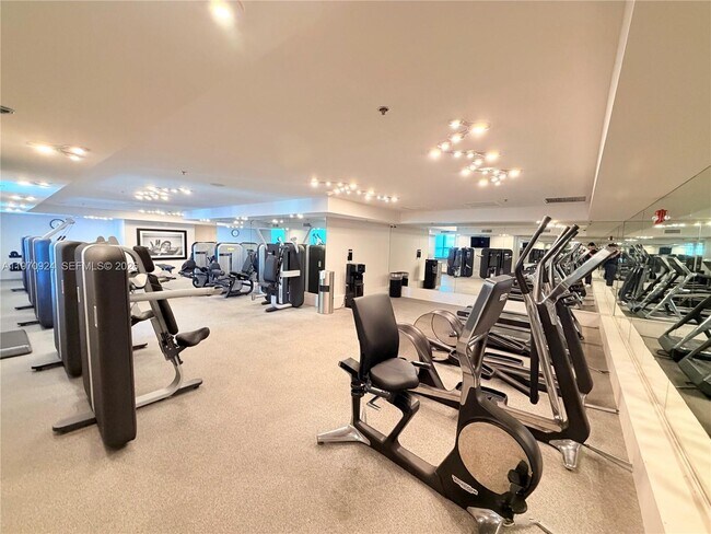 Building Photo - 1395 Brickell Ave