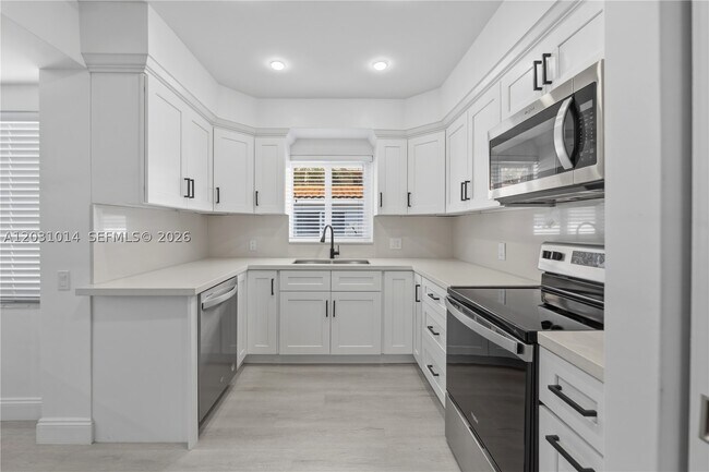 Building Photo - 2240 SW 16th St
