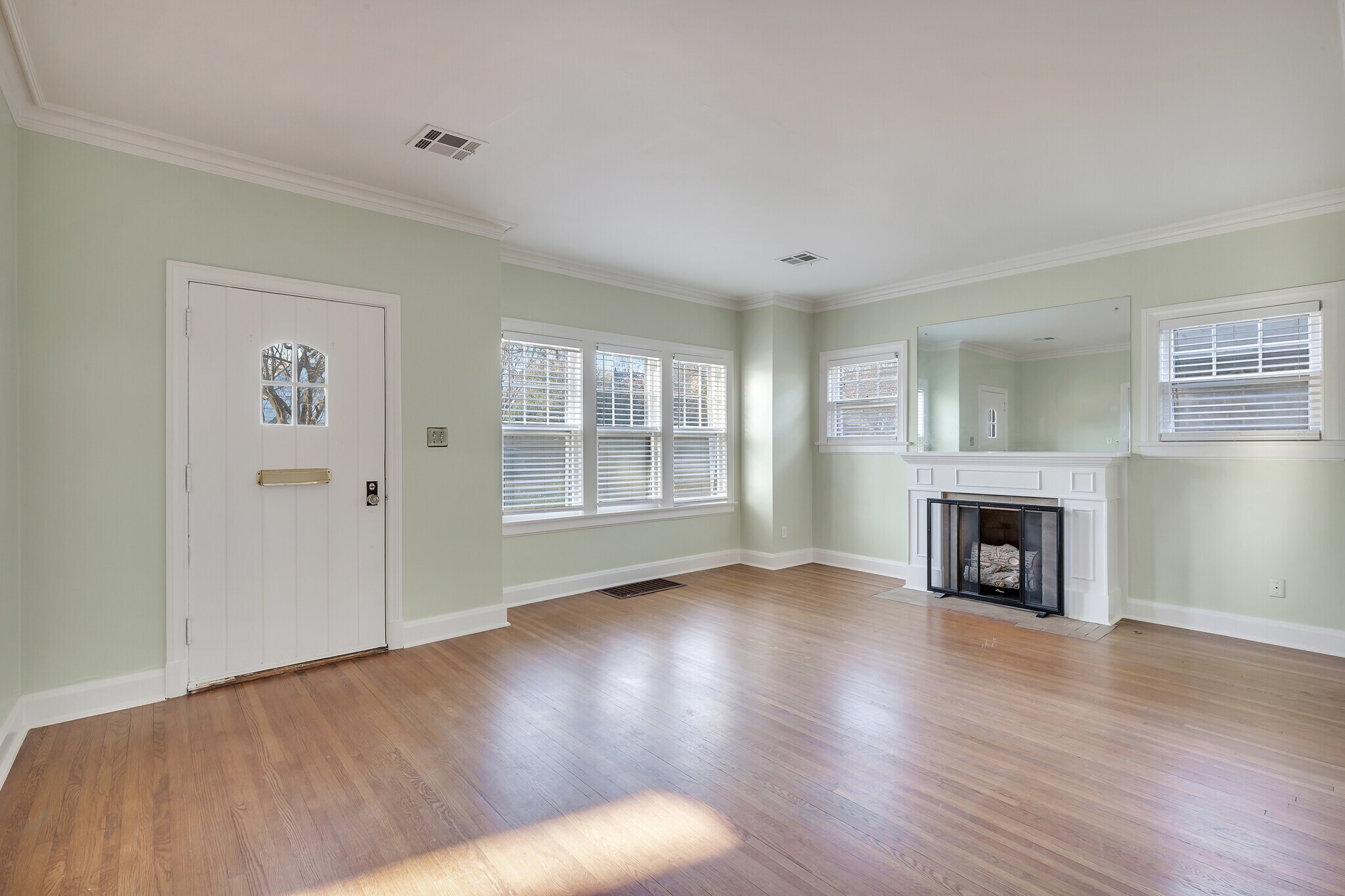 Building Photo - 109 E 26th Pl