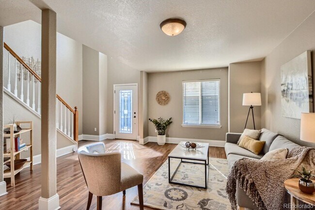 Building Photo - Fantastic 3 bed, 2.5 bath Townhome in Univ...