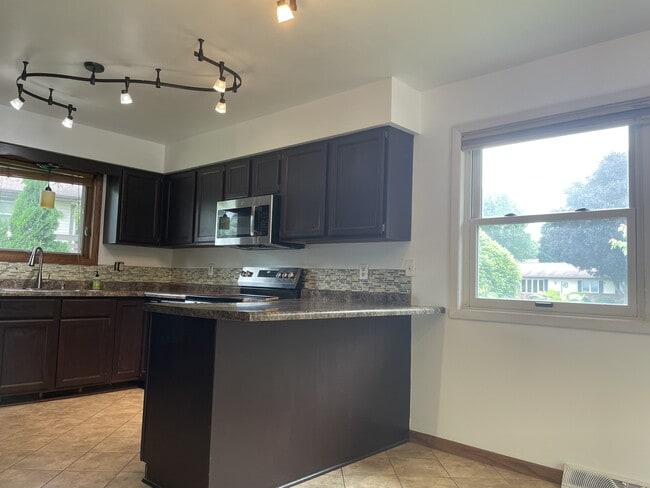 Building Photo - 323 Santa Fe Trail