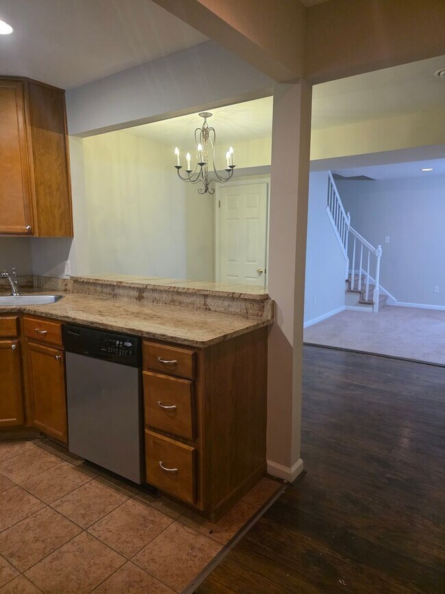 Building Photo - Twin Home in Saddlebrook