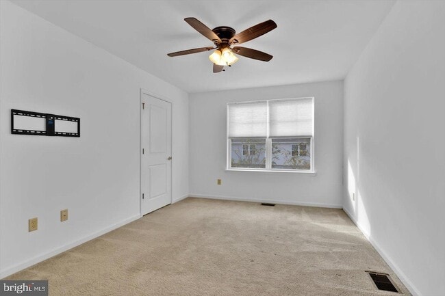 Building Photo - 7 Rowand Way E