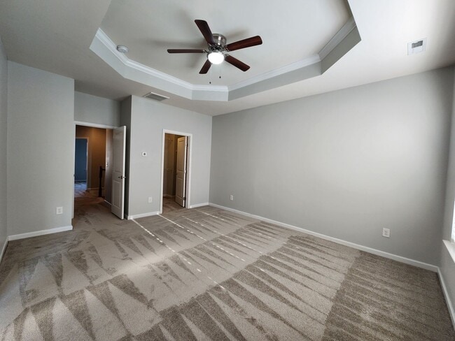 Building Photo - 4 Bedroom Cary Townhome! Great Location, N...