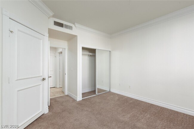 Building Photo - 210 E Flamingo Rd