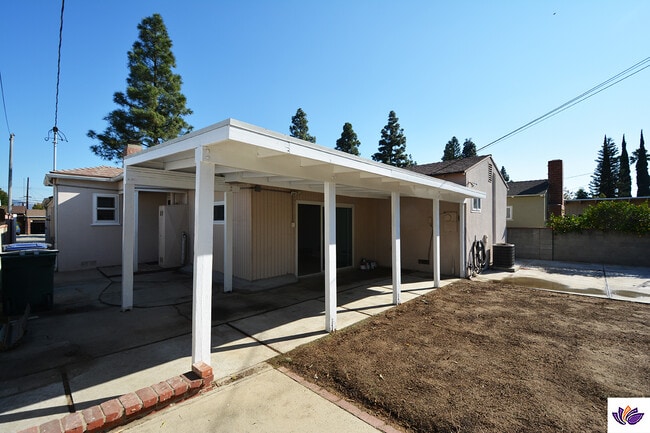 Building Photo - 1925 N Pass Ave