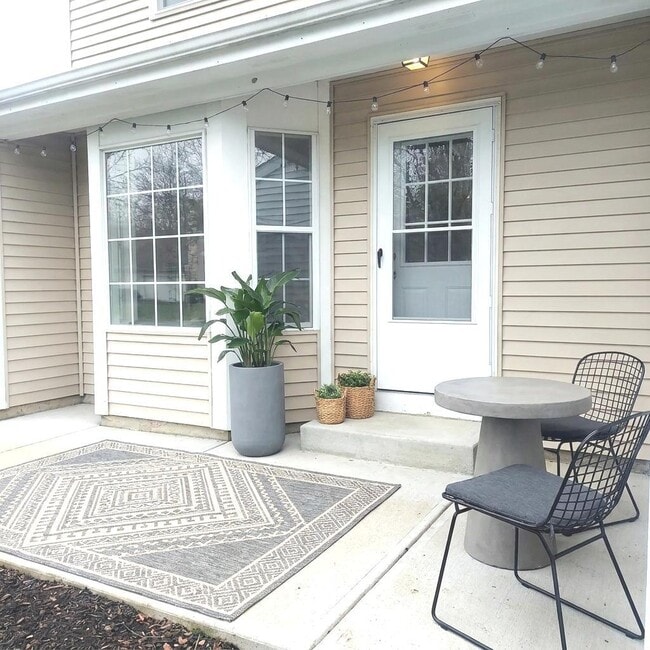 Building Photo - 617 Yale Ln