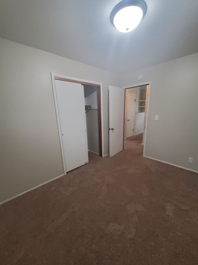 Building Photo - 3 bedroom 1 bath house in Davenport