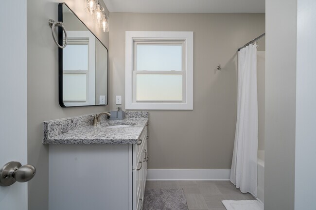 Downstairs Full Bathroom - 1800 Cumberland Trce