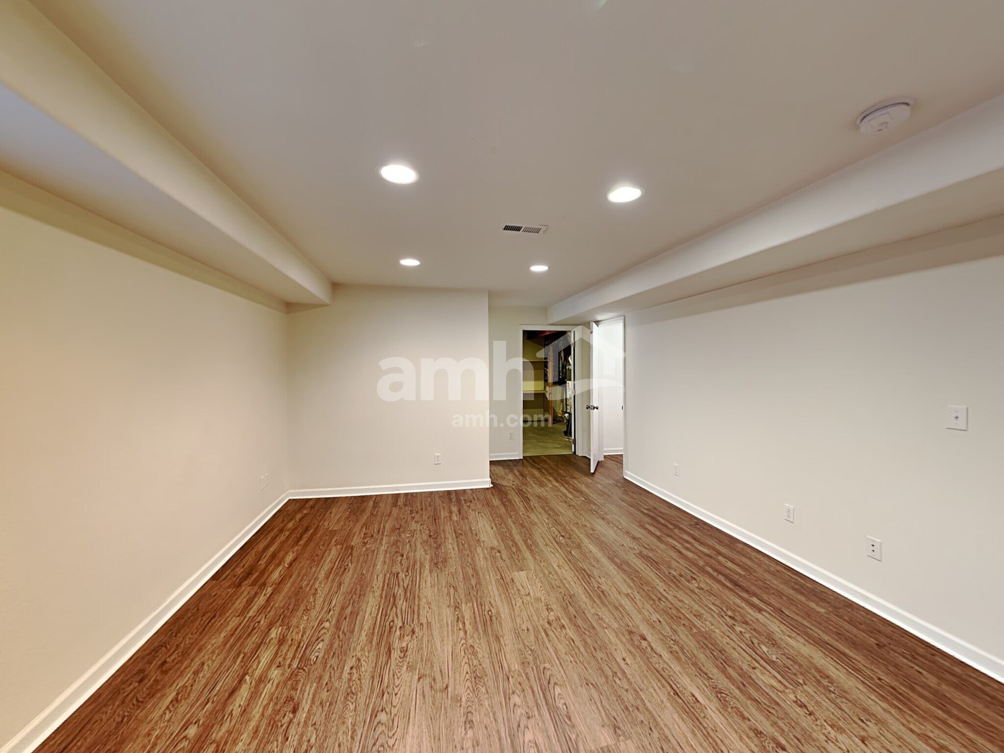 Building Photo - 11260 Jamaica St