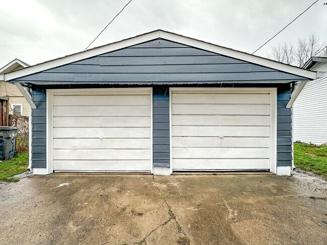 Building Photo - 840-840 N Chester Ave