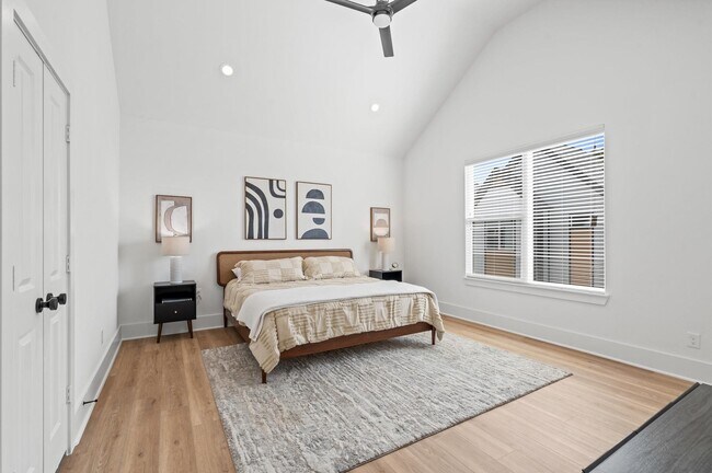 Building Photo - 1307 Oak Tree Dr