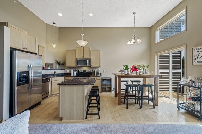 Building Photo - Spacious 3-Bedroom Townhome in Prime Savage/Prior Lake Location