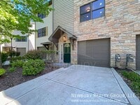 Building Photo - 135 Banksville Pl