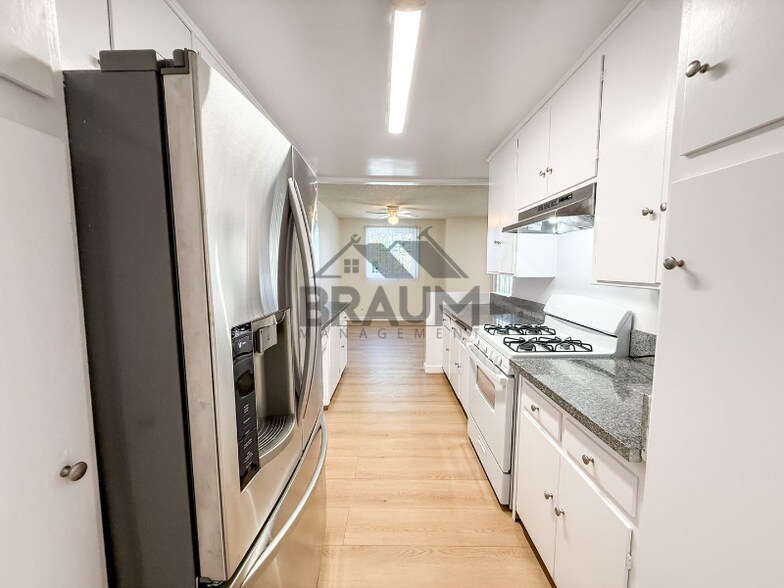 Building Photo - 6041 Whitsett Ave