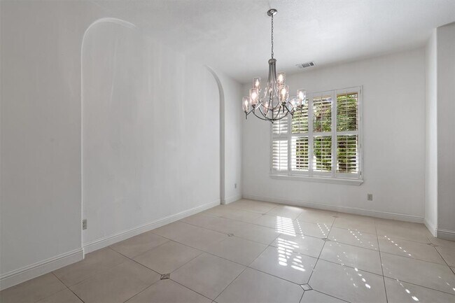 Building Photo - 8917 Villa Norte Dr