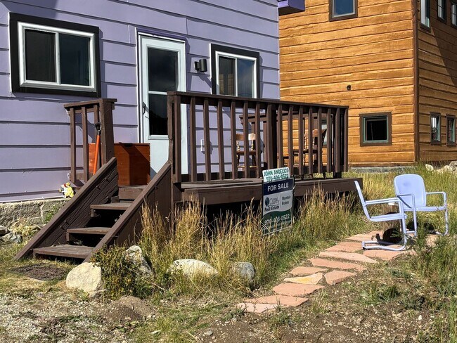 Building Photo - 20 Minutes to Breckenridge! Wood burning f...